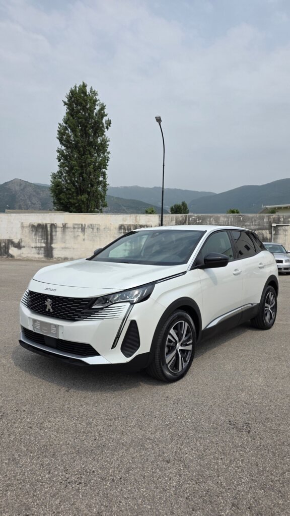 Peugeot 3008 1.2 benz 130 cv Allure 2024